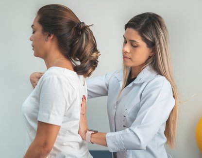 Duruşu ve postürü düzelten 3 hareket