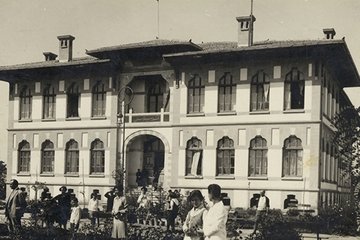 Osmanlı’da kadın öğretmen yetiştiren kurum: Darülmuallimat