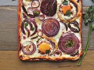 Soğanlı Yumurtalı Pizza