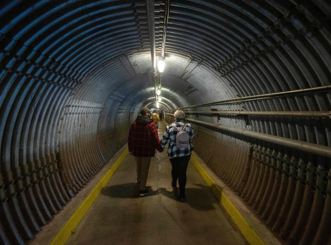 Canadians fearing nuclear apocalypse flock to visit Cold War bunker