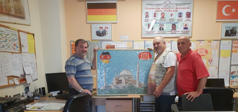 ITALIAN CRAFTSMAN GIFTS TABLE TO MOSQUE IN GERMANY