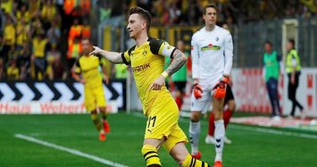 Dortmund crush Freiburg 4-0 to stay on Bayern's heels