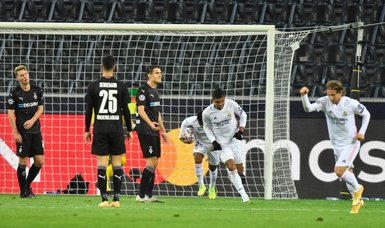 Real snatch draw at Gladbach with late Casemiro goal