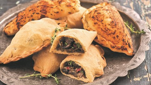 Pastırmalı, Mantarlı ve Peynirli Börek