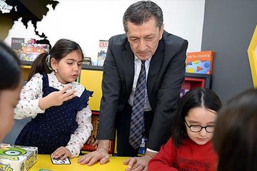 Bakan Selçuk Bilim Sanat Merkezi açtı