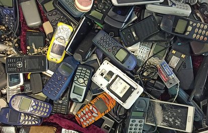 Buyıl53milyarceptelefonuçöpeatılacak