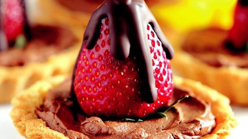 Çikolatalı Ve Çilekli Tartlar