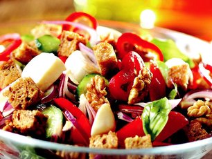 Kıtır Ekmekli Salata