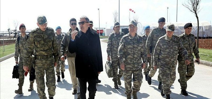TURKISH DEFENSE CHIEF INSPECTS TROOPS ON SYRIA BORDER