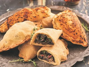 Pastırmalı, Mantarlı ve Peynirli Börek