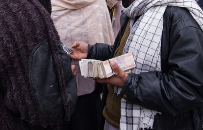 Afganistandayabancıparakullanımıyasaklandı