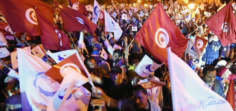 TUNISIA PRESIDENTIAL POLL DELAYED A WEEK FOR MUSLIM HOLIDAY