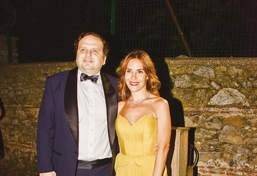 Parayla intikam almaya çalışıyor!