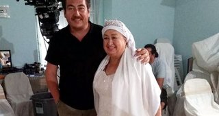 Ünlü oyuncu 63 yaşında gelin oldu