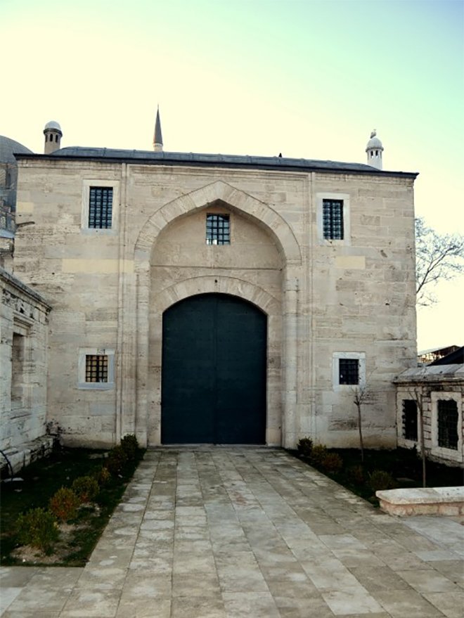 SÜLEYMANİYE KÜLLİYESİ KUZEYDOĞU KAPISI