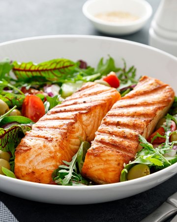 Izgara somonlu yaz kasesi