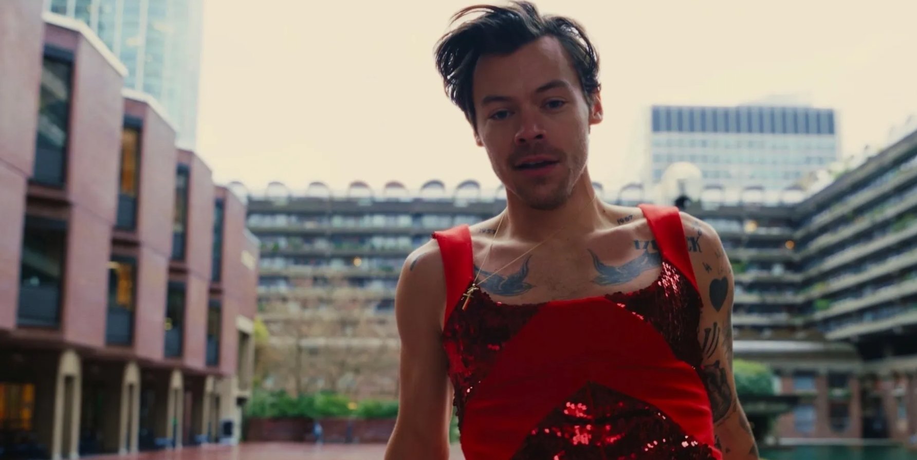 HARRY STYLES’IN AS IT WASI BİLBOARD’I SALLADI