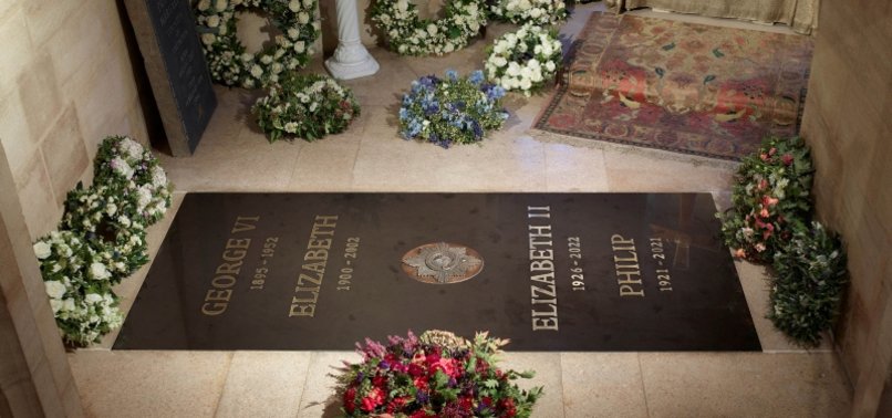 BUCKINGHAM PALACE ISSUES PHOTO OF QUEEN ELIZABETHS FINAL RESTING PLACE