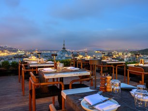 ROOF MEZZEPOTAMIA İSTANBUL MANZARASINA KARŞI EŞSİZ BİR LEZZET DENEYİMİ SUNUYOR