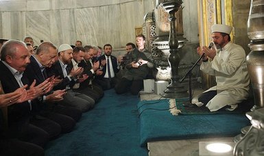 Erdoğan performs evening prayers at Hagia Sophia Mosque after bringing election campaign to completion
