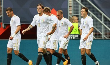 Italy survive late scare to take third place in Nations League