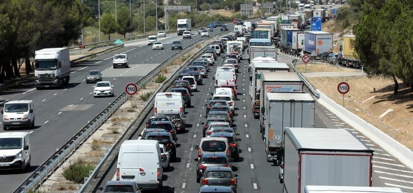 MORE THAN 800KM OF TRAFFIC JAMS IN FRANCE DUE TO HOLIDAY TRAFFIC