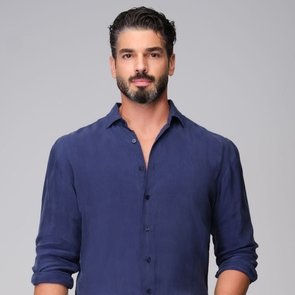 Şükrü Özyıldız – Kimdir