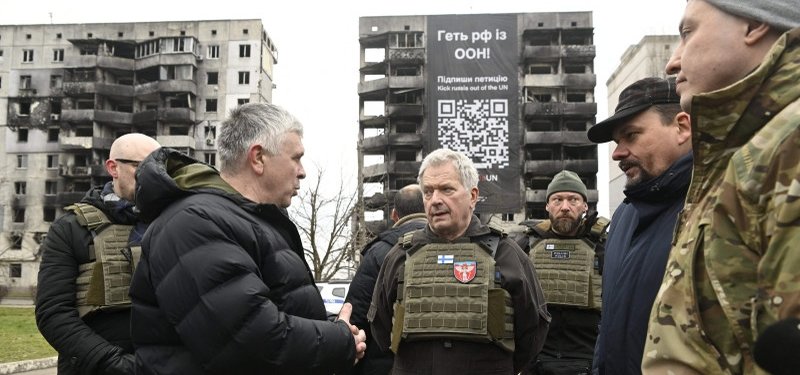 Finland's president visits Ukraine, tours destruction in Kiev suburbs