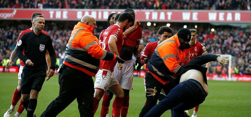LEICESTER CITY CONDEMN FAN FOR ASSAULTING NOTTINGHAM FOREST PLAYERS