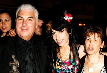 Amy Winehouseun Annesi Şarkıcının Hayatıyla İlgili Bir Belgesel Yapıyor