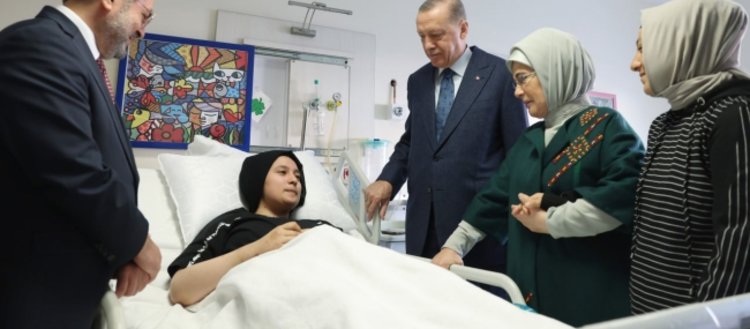 Cumhurbaşkanı Erdoğan, Ankara’da tedavi gören depremzedeleri ziyaret etti