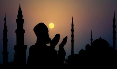 World Muslims celebrate first day of Hijri New Year by lifting up the hands