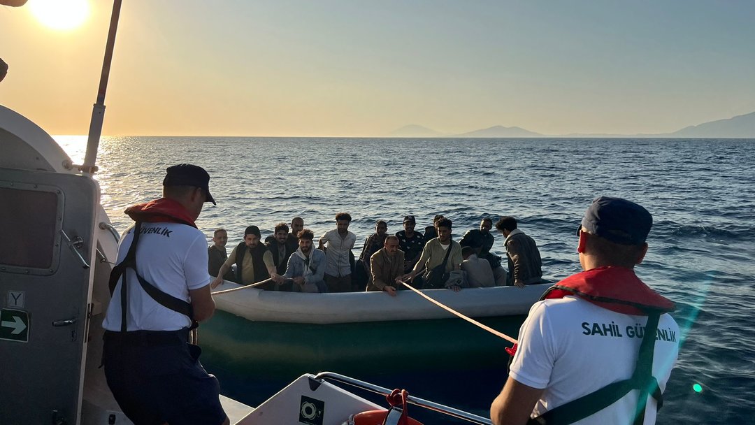 GÖÇMENLER ÖLÜMDEN KURTARILDI