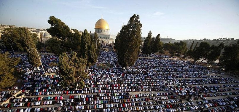 PALESTINIANS CONVERGE ON AL-AQSA FOR FRIDAY PRAYERS