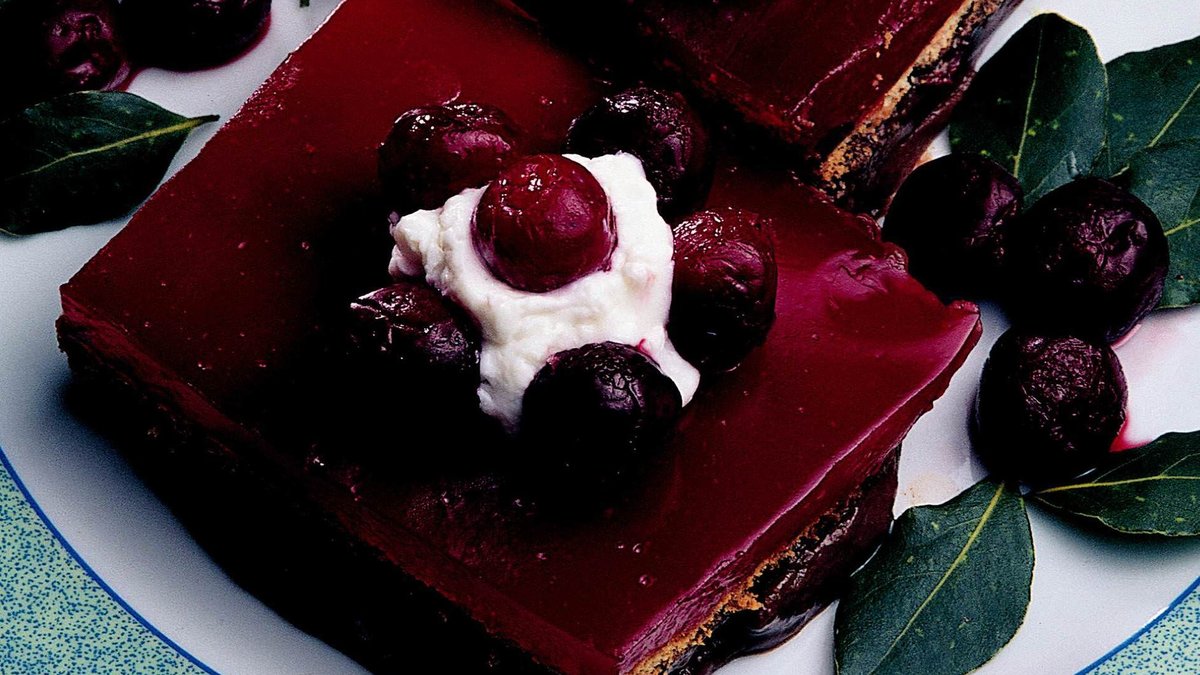 Vişne Soslu Puding