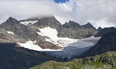 Study predicts 46% decline in Alps ice volume by 2050 due to climate change
