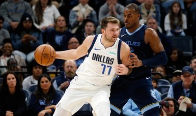 Luka Doncic nets triple-double, Mavs stay perfect