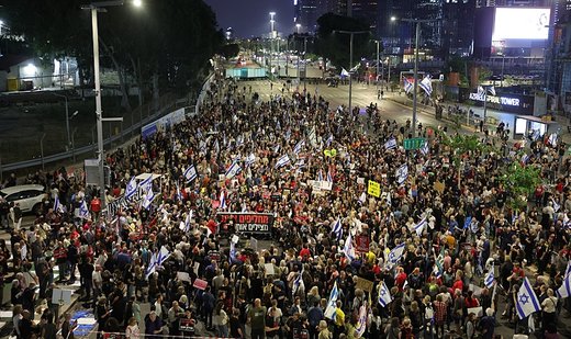 Thousands of Israelis rally in Tel Aviv demanding return of captives