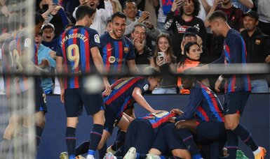 Alba spares Barcelona blushes against 10-man Osasuna