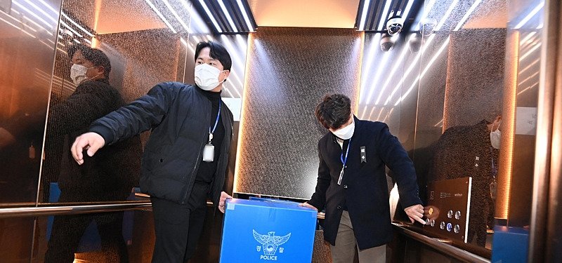 S.Korean police raid airport, others locations to probe air crash