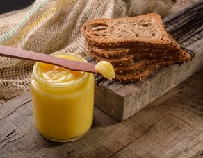 KOLAY TARİFİYLE SADEYAĞ YAPIMI