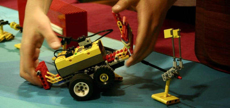 ROBOTS WITH AI TO COMPETE AT INTL TOURNAMENT