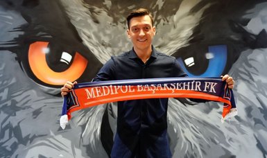 Mesut Özil joins Istanbul club Başakşehir