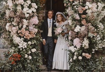 Prenses Beatrice ve Edoardo Mapelli Mozzi Windsor Sarayı’nda evet dedi