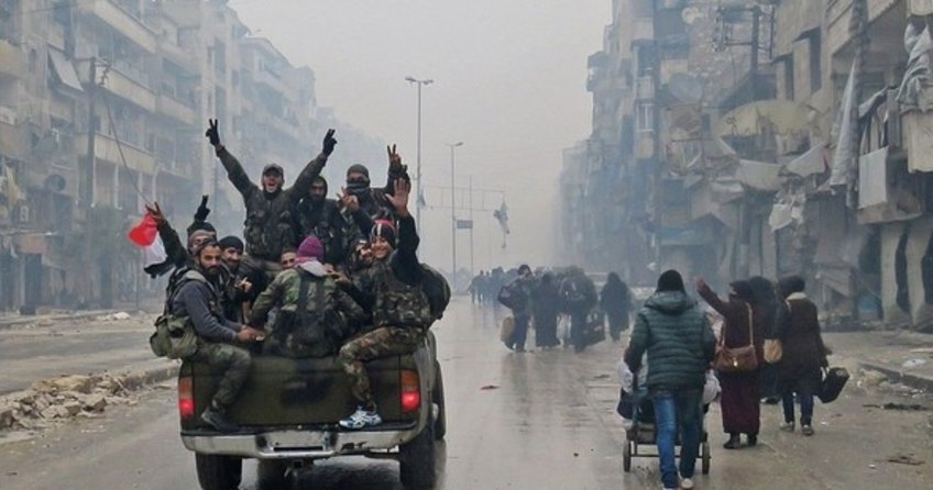 Halep’te sivilleri taşıyan konvoya ateş açıldı!