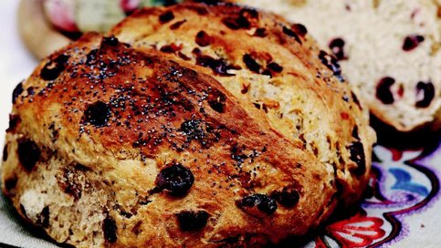 Kuru Dutlu Ve Yaban Mersinli Çavdar Ekmeği