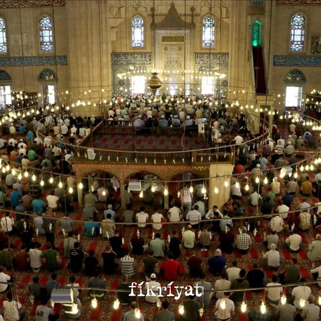 Saf Düzeni ve Kadının Namazda Erkeğin Hizasında Bulunması