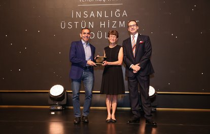 TüreciveŞahineVehbiKoçVakfıİnsanlığaÜstünHizmetÖdülü
