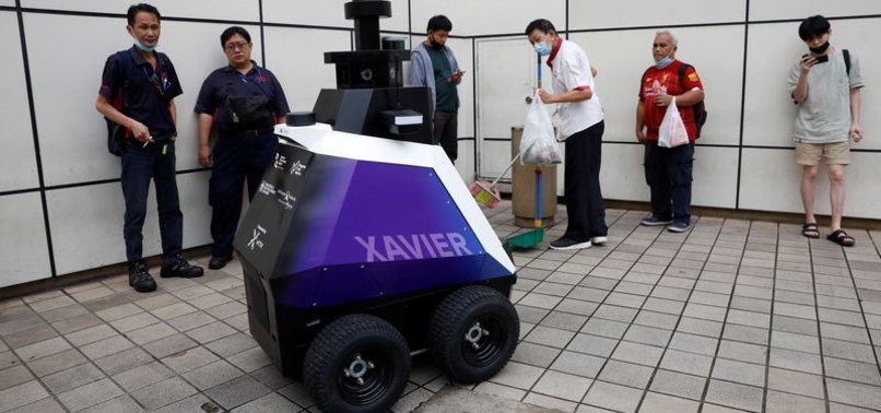 SINGAPORE TO PUT MORE POLICE ROBOTS ON THE STREETS
