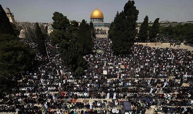 100,000 Muslims offer 1st Ramadan Friday prayer at Al-Aqsa